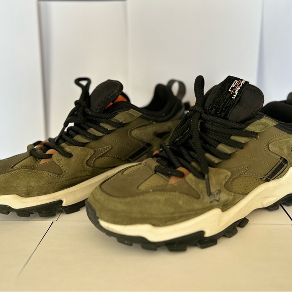 NoTwoWays Kaki Sneakers - Picture 3 of 10